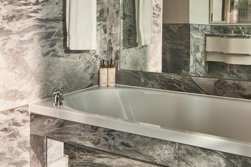 Balcony Junior Suite - Image 4