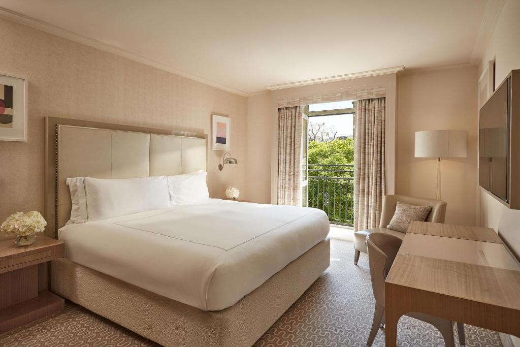 Belgravia Room - Image 1
