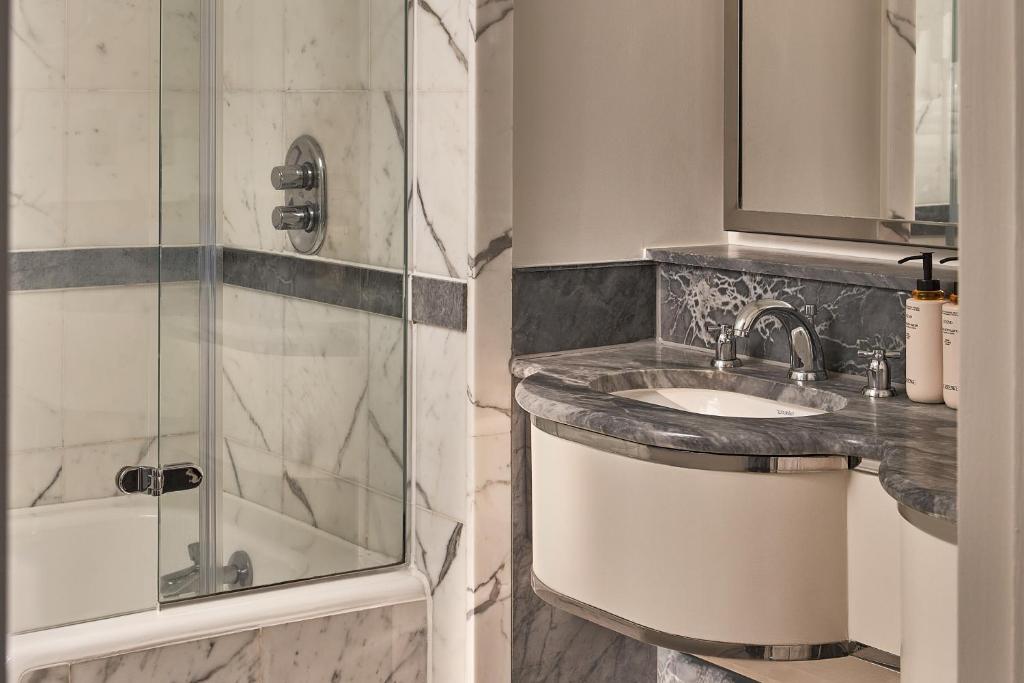 Berkeley Balcony Room - Image 2