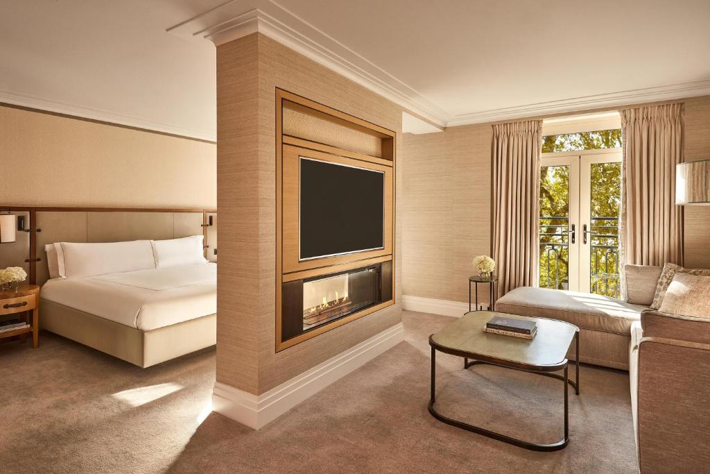 Deluxe Junior Suite - Image 1