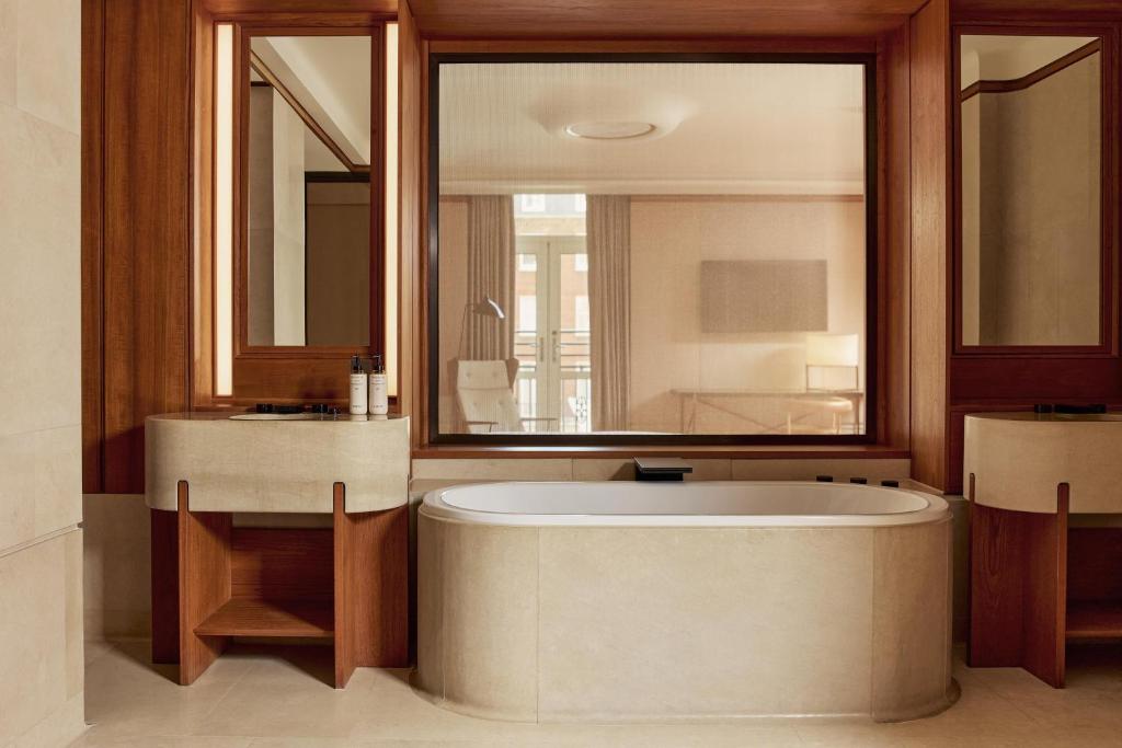 Knightsbridge Suite - Image 3