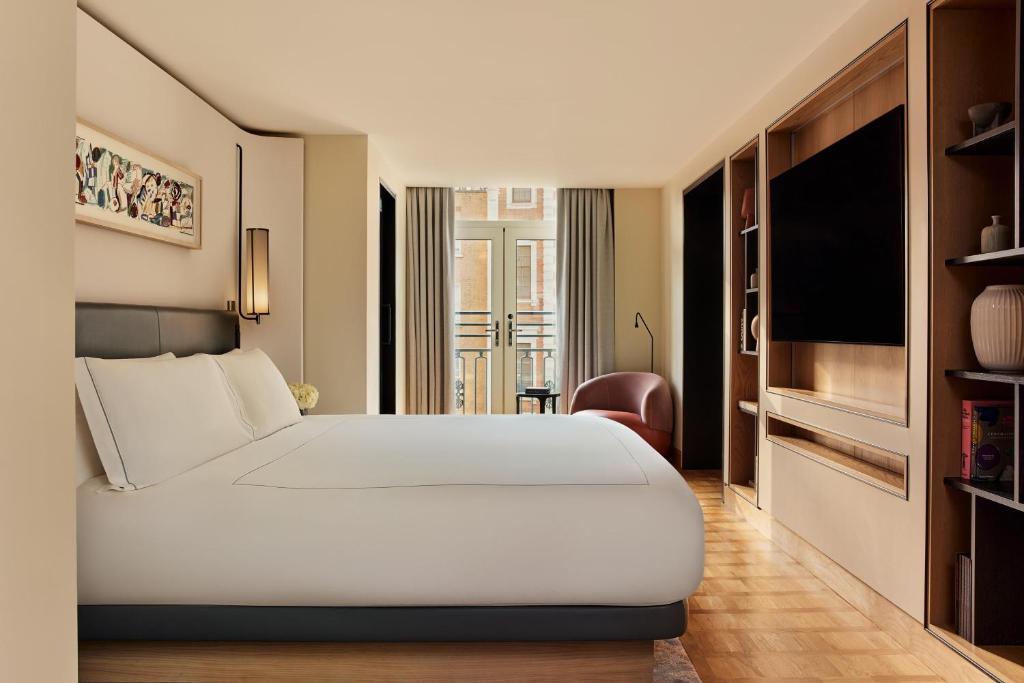 Knightsbridge Suite - Image 4