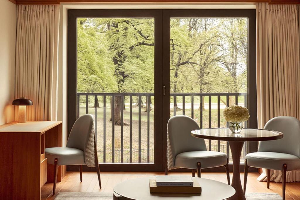 Park Suite - Image 1