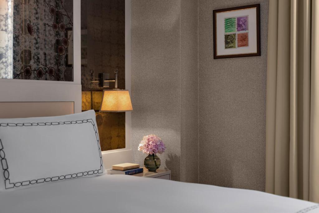 Deluxe King Room - Image 3