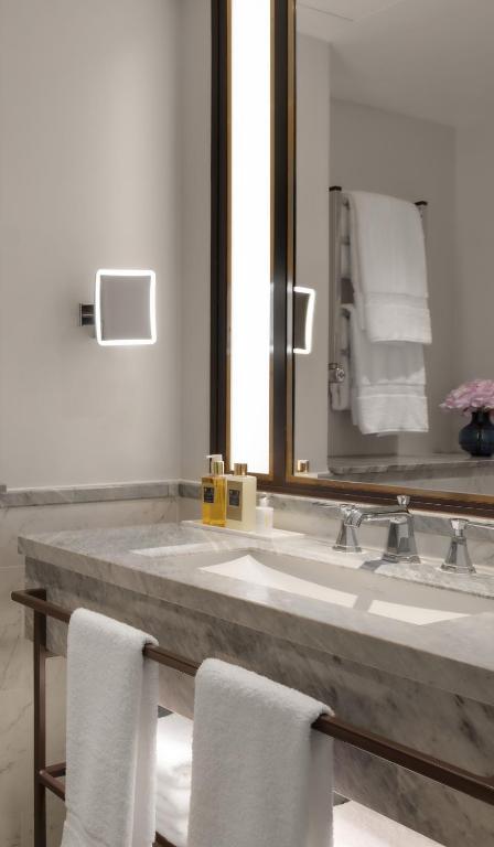 Deluxe Twin Room - Image 4