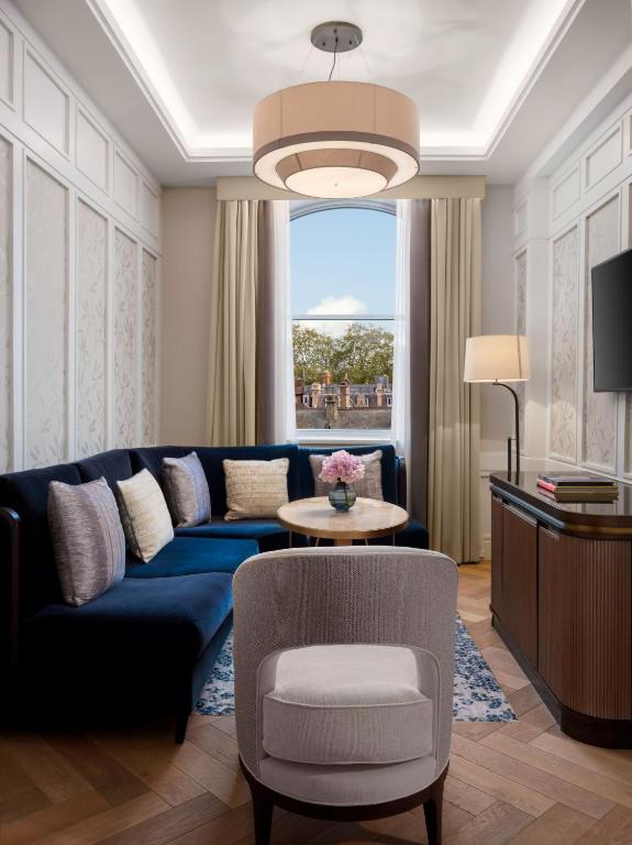 One-Bedroom Suite - Image 2