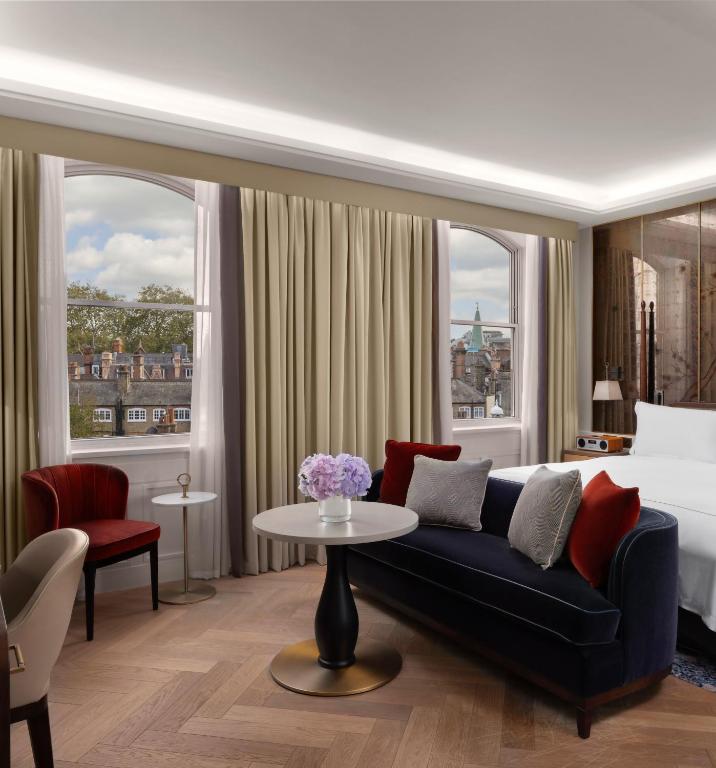 One-Bedroom Suite - Image 4