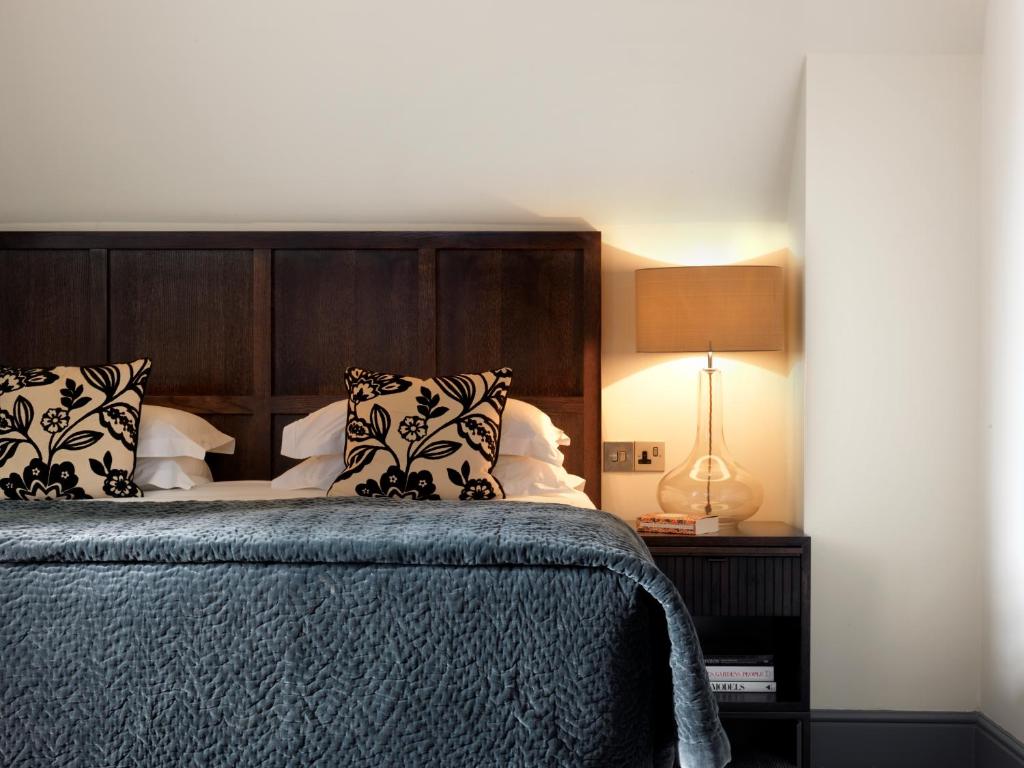 Deluxe King Room - Image 3