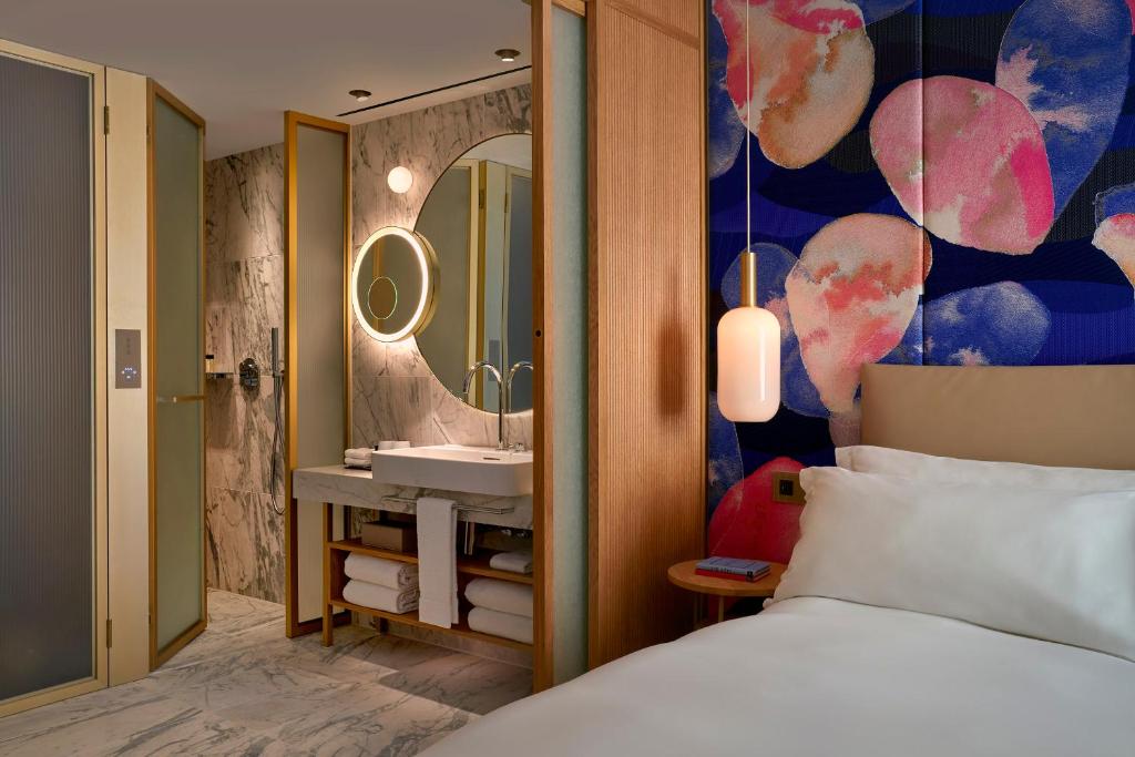 Deluxe Double Room - Image 3