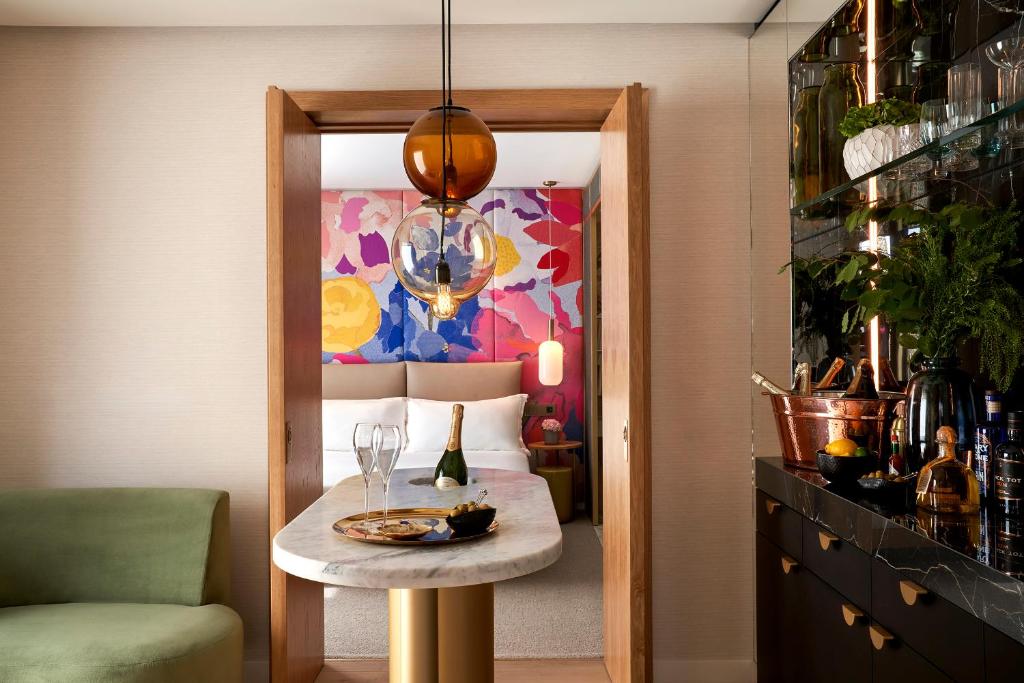 Lane Suite - Image 2