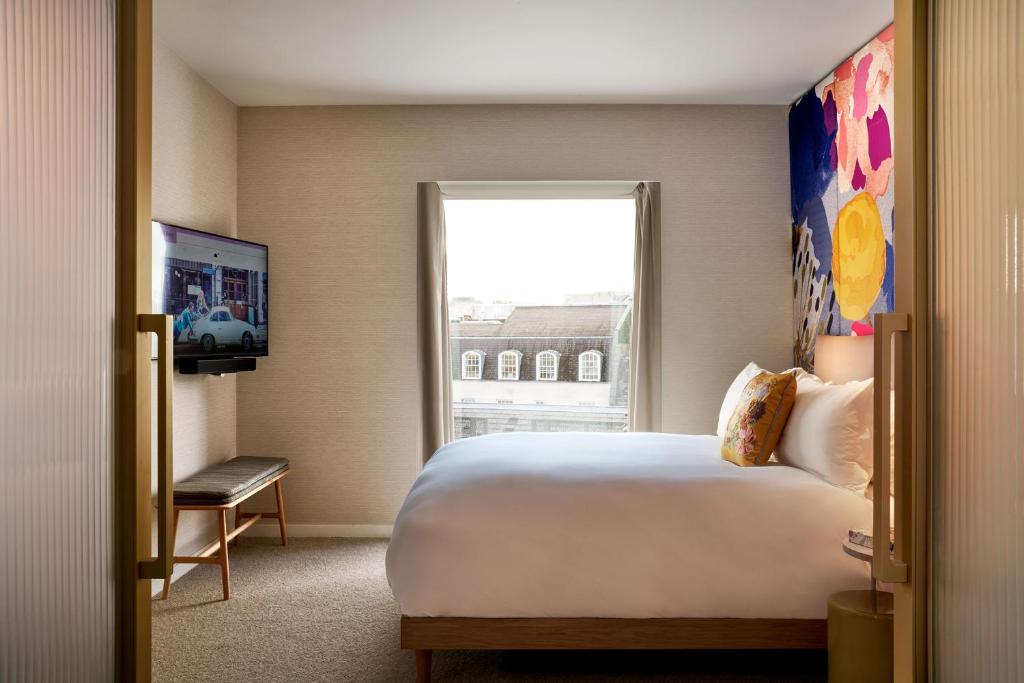 Lane Suite - Image 4