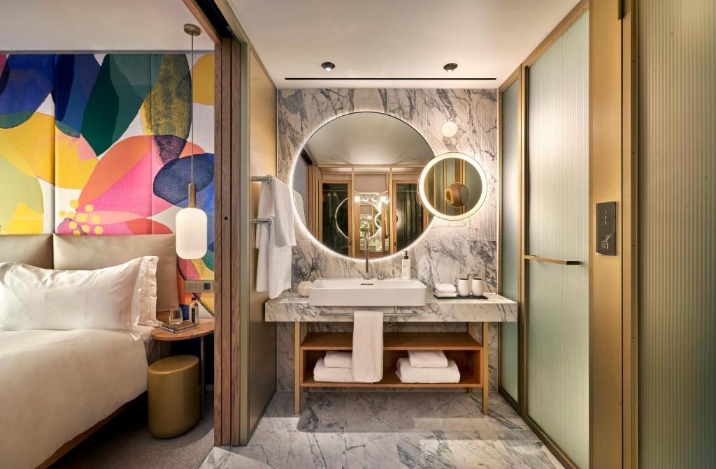 Superior Double Room - Image 4