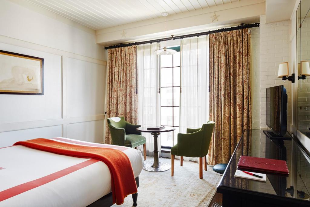 Queen Room - Disability Access - Image 1