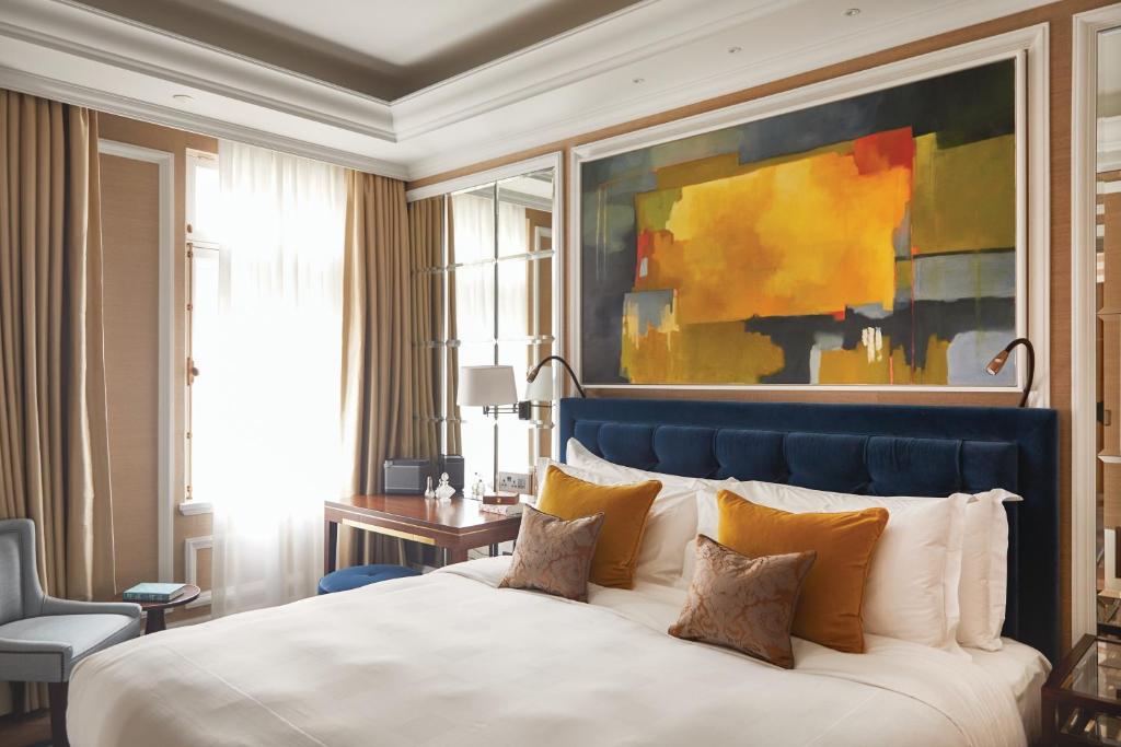 One-Bedroom Suite - Image 11