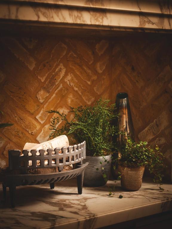 One-Bedroom Suite - Image 5