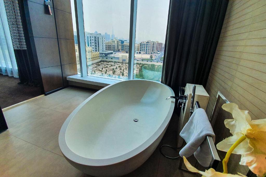 Executive King Suite with access to Executive lounge - Image 10