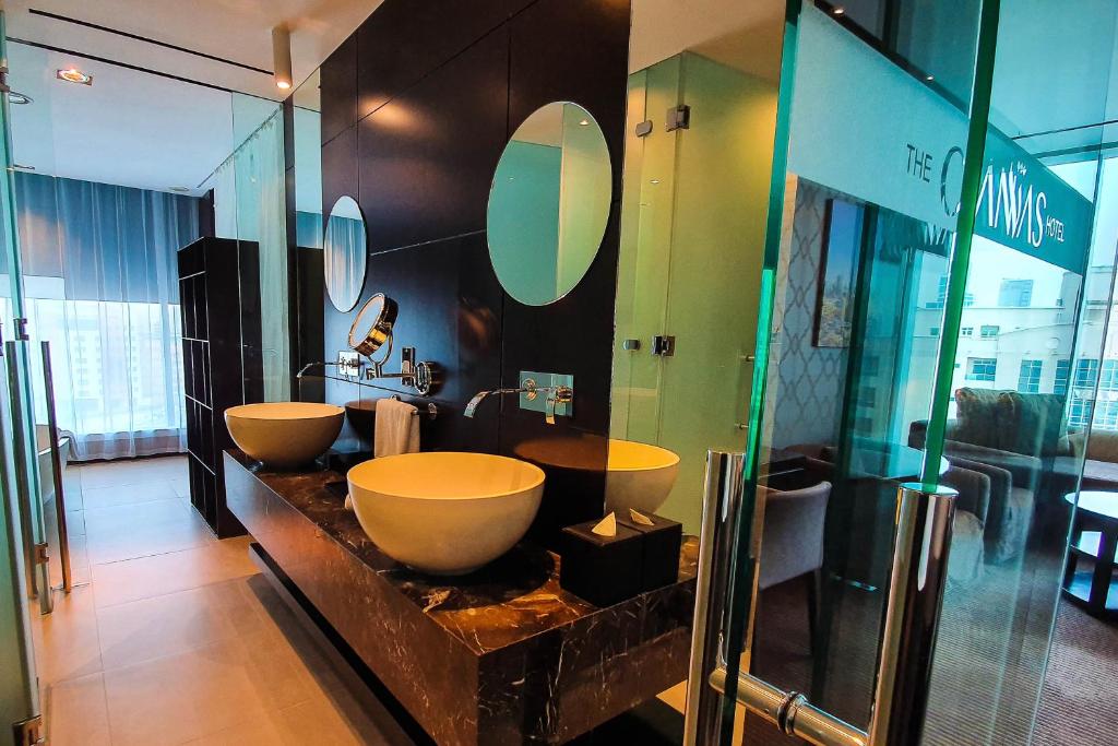 Executive King Suite with access to Executive lounge - Image 14