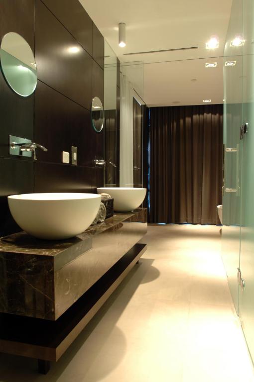 Executive King Suite with access to Executive lounge - Image 16