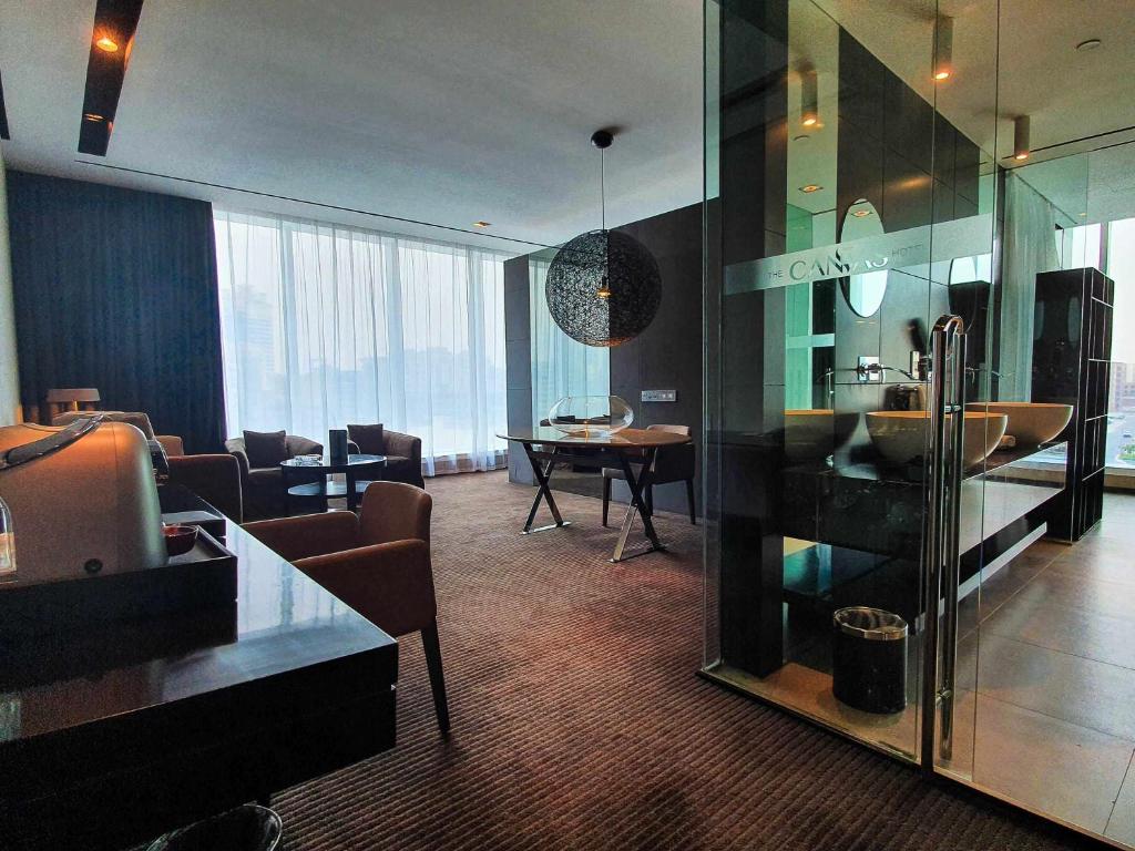 Executive King Suite with access to Executive lounge - Image 5