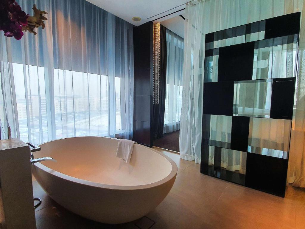 Executive King Suite with access to Executive lounge - Image 6