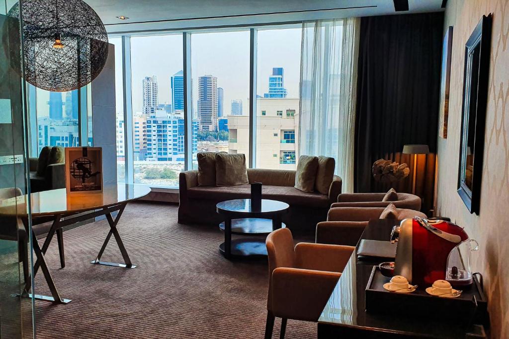 Executive King Suite with access to Executive lounge - Image 9