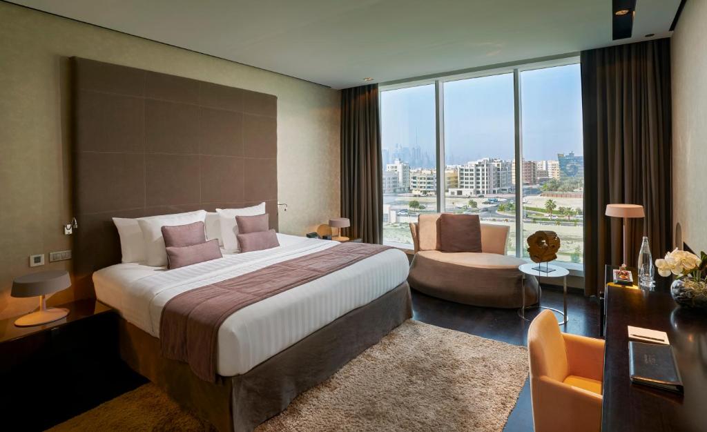 Executive Room with One King Bed - High Floor - Image 2