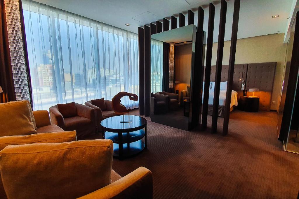Junior King Suite - Non-Smoking - Image 10