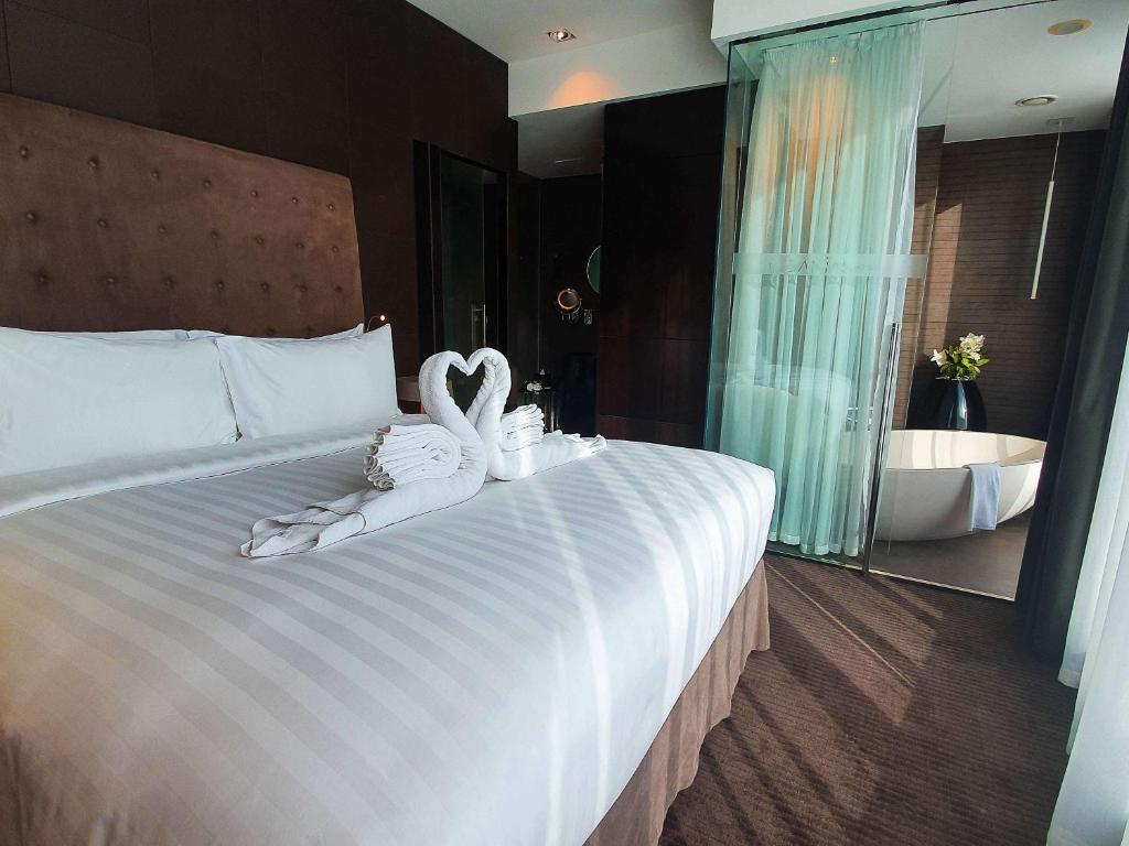 Junior King Suite - Non-Smoking - Image 3