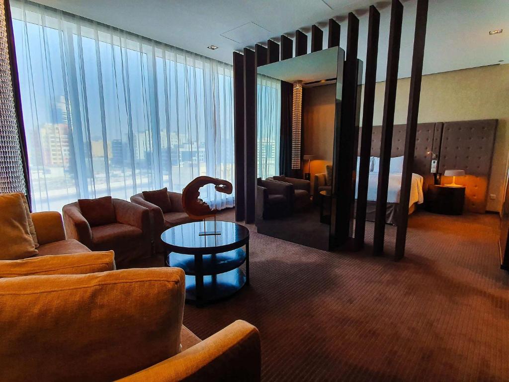 Junior King Suite - Non-Smoking - Image 4