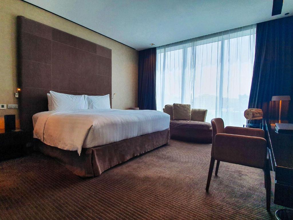 Superior King Room - Image 5