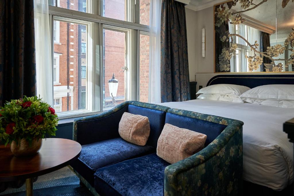 Deluxe King Room - Image 5