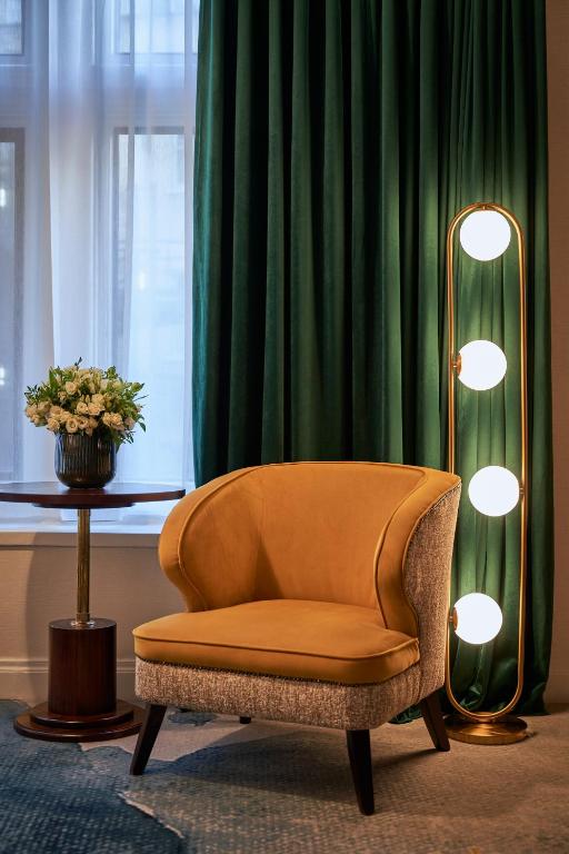 Deluxe King Room - Image 6