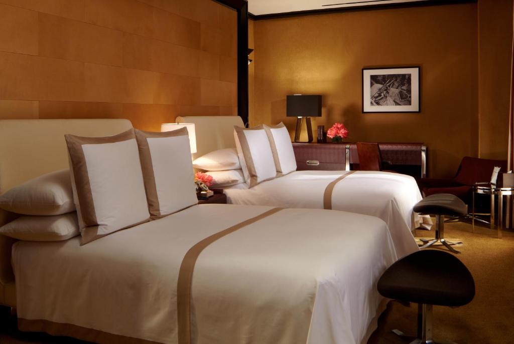 Deluxe Double Room with Two Double Beds - Image 2
