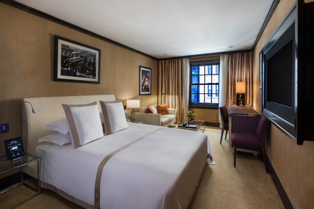 Deluxe King Room with Street View - Image 1