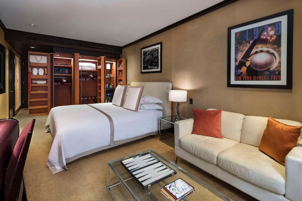 Deluxe King Room with Street View - Image 6