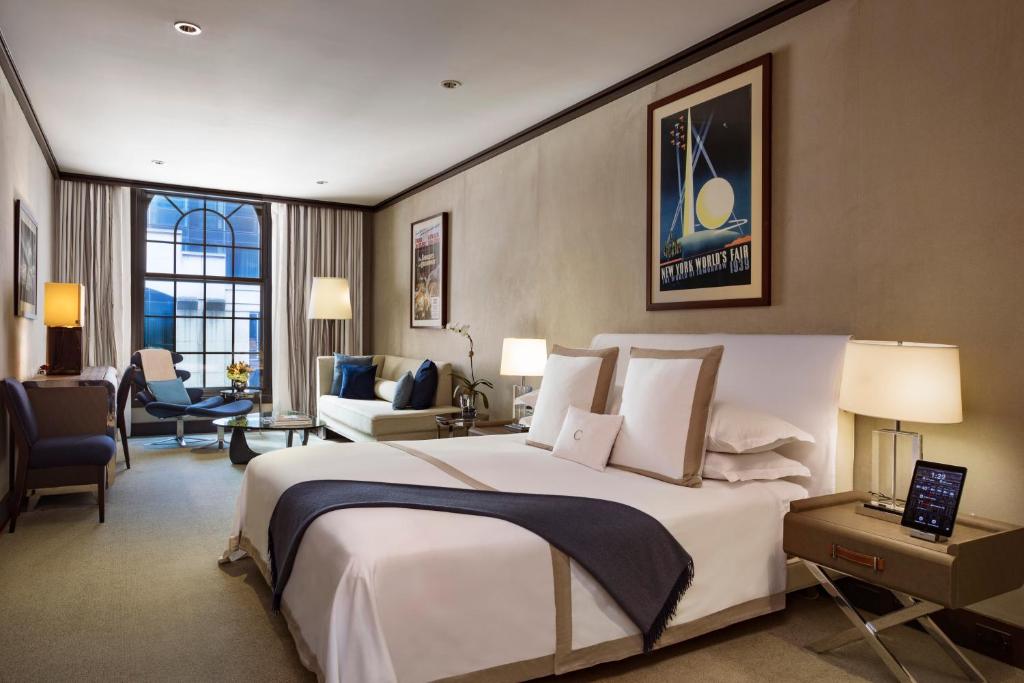 Junior King Suite with Street View - Image 3
