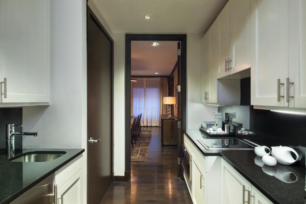 One-Bedroom Director Penthouse Suite - Image 5