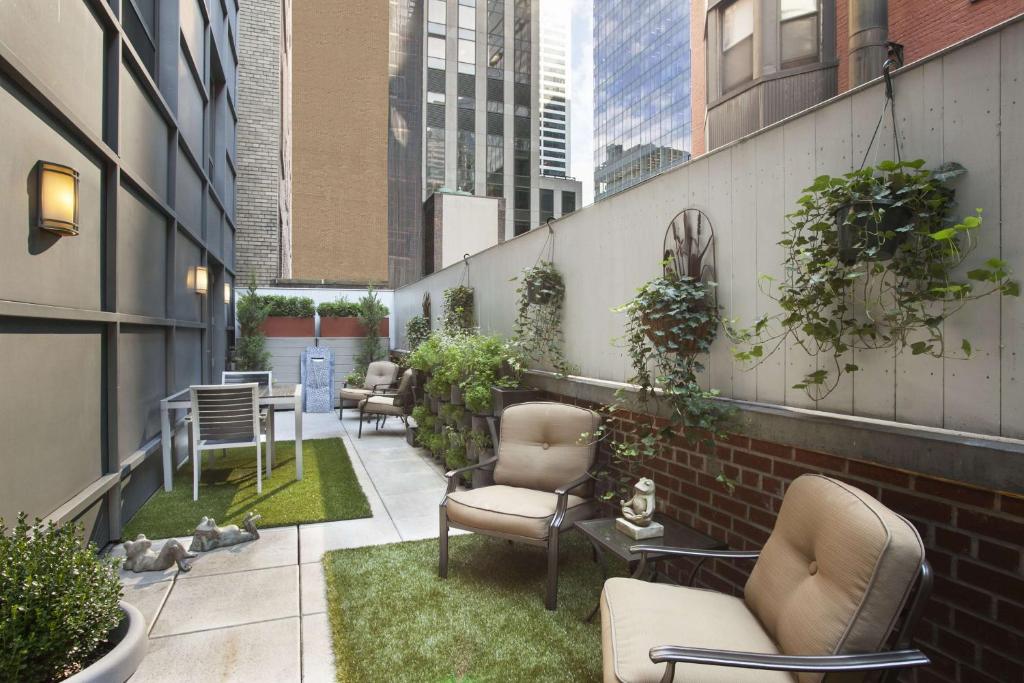 One-Bedroom Garden Suite with Terrace - Image 1