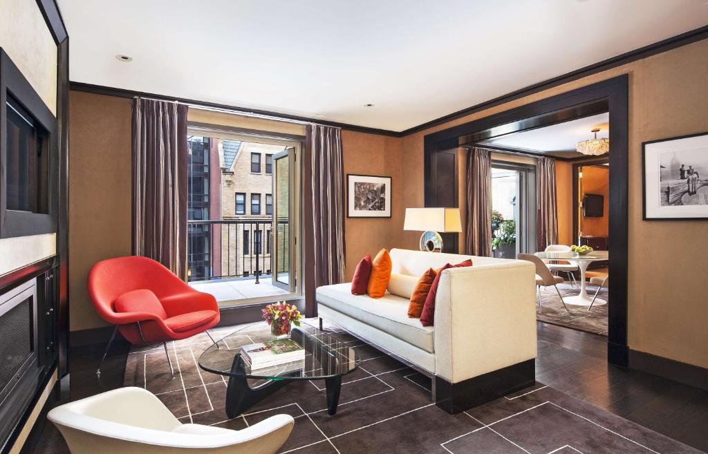 One-Bedroom Producer Penthouse Suite - Image 5
