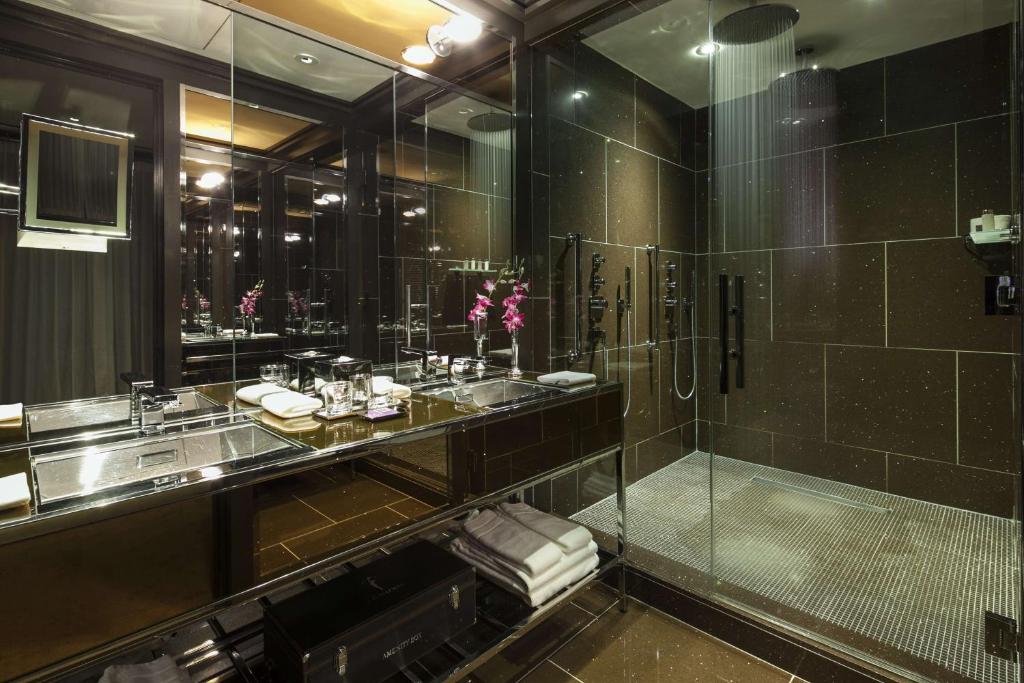 One-Bedroom Producer Penthouse Suite - Image 7