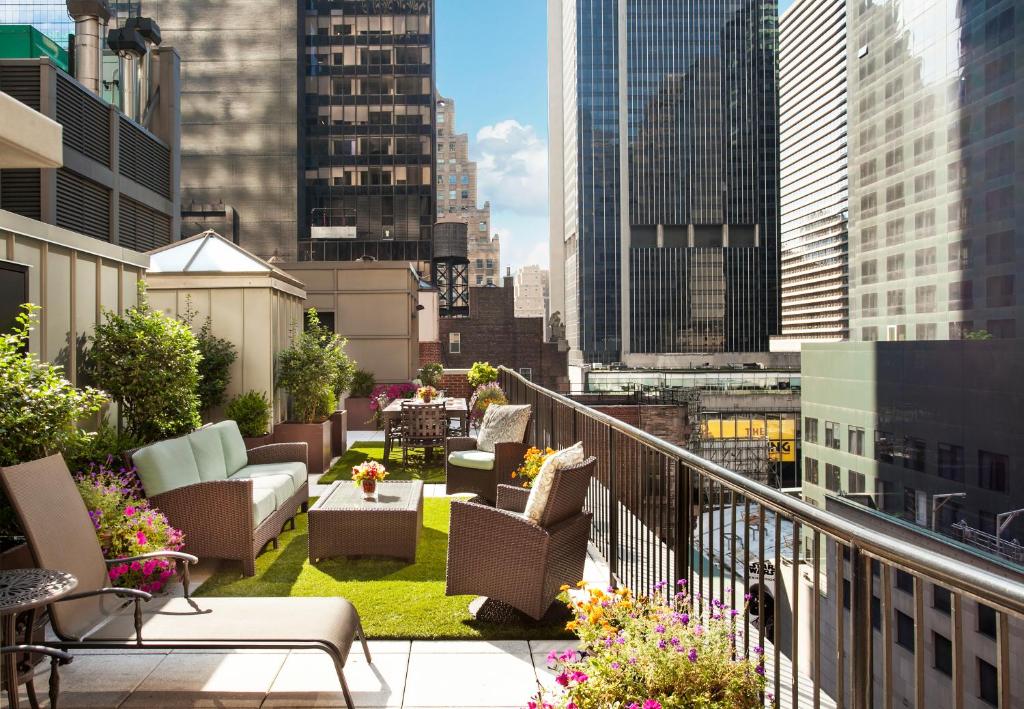 One-Bedroom Producer Penthouse Suite - Image 1