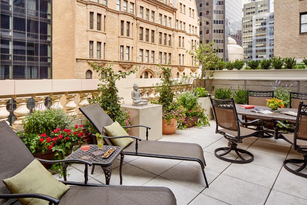 One-Bedroom Suite with Terrace - Image 3