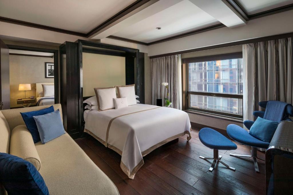 One-Bedroom Suite - Image 1