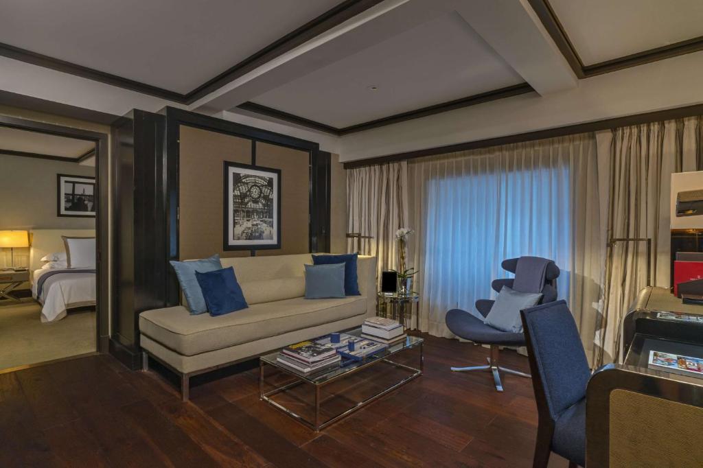 One-Bedroom Suite - Image 11