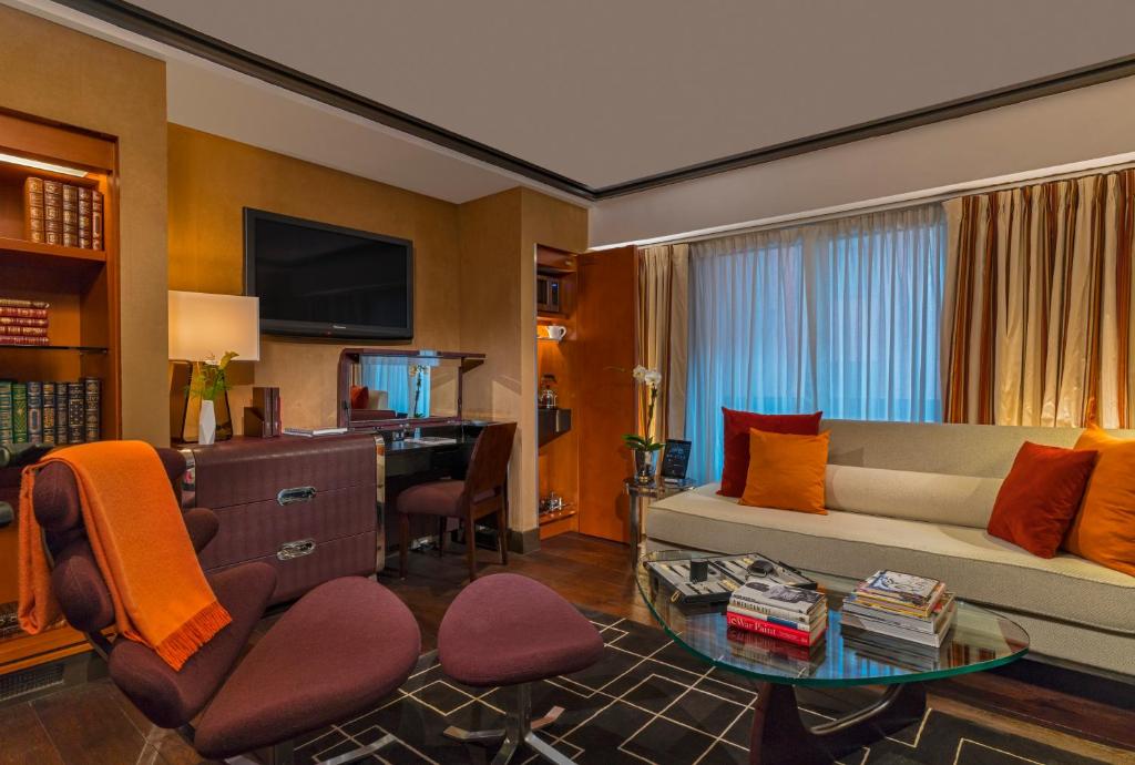 One-Bedroom Suite - Image 4