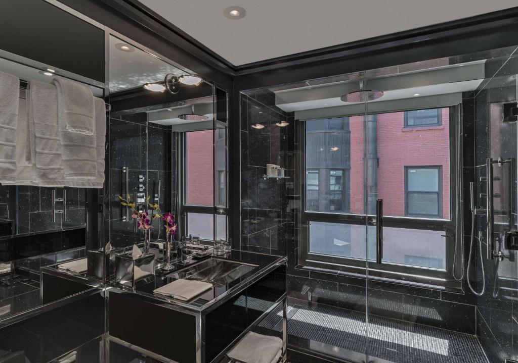 One-Bedroom Suite - Image 9