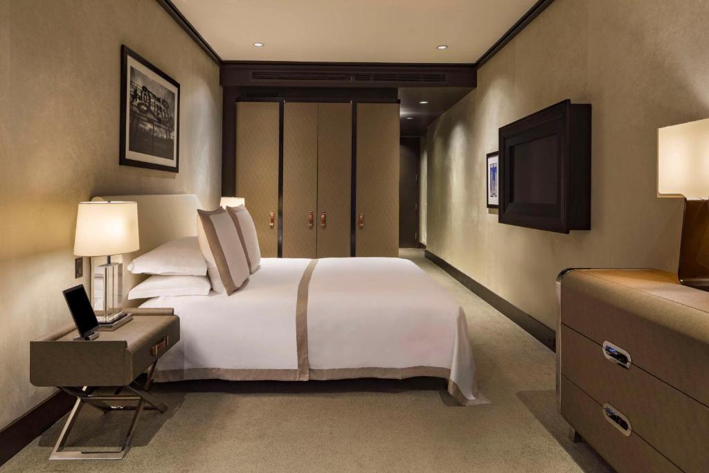 Superior King Room - Image 8