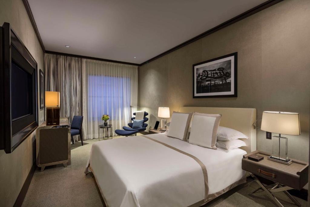 Superior King Room - Image 1