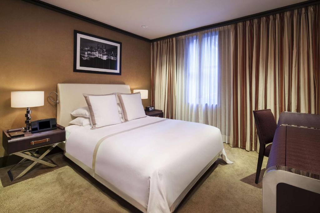 Superior Queen Room - Image 1