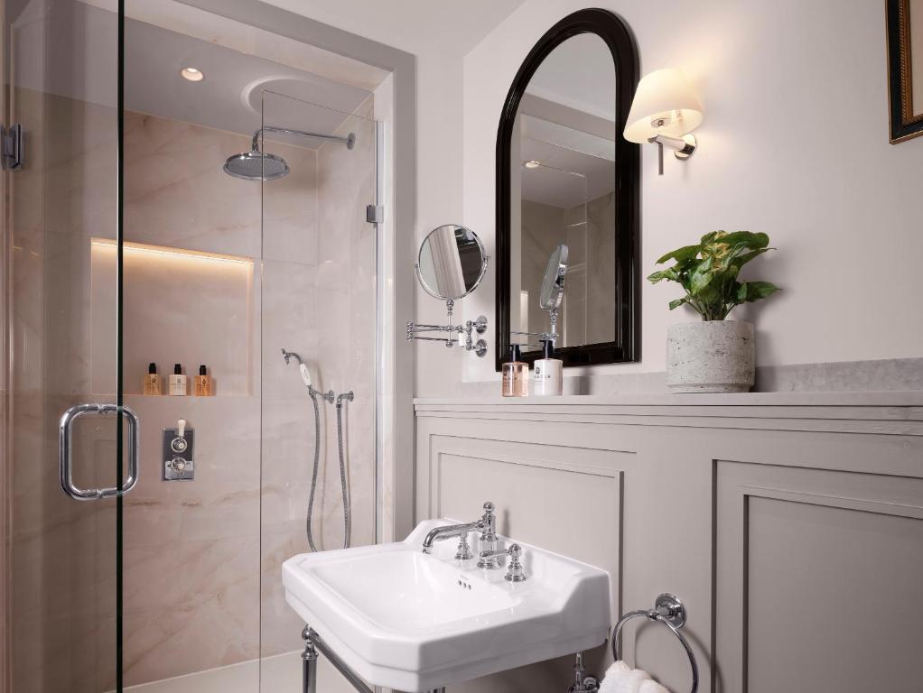 Chelsea Garden Suite - Image 2